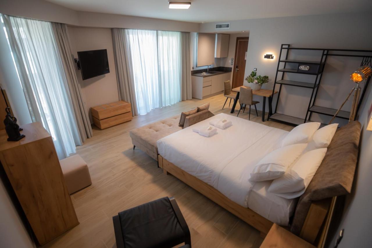 The Victoria Lefkada Aparthotel Bagian luar foto